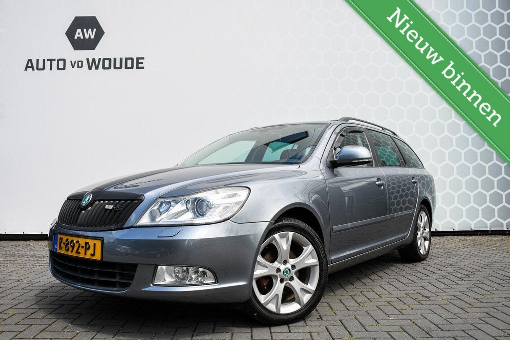 Skoda Octavia Combi 1.4 TSI Elegance Stoelverwarming Trekhaa, Auto's, Skoda, Euro 5, Gebruikt, Zwart, 4 cilinders