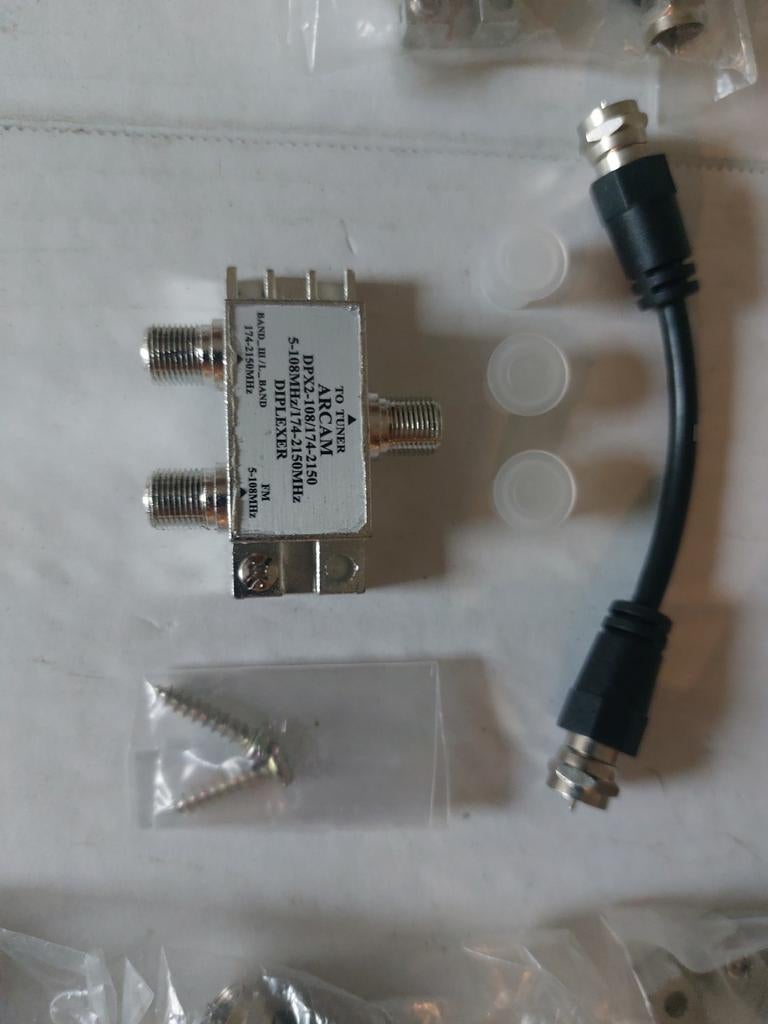 Diverse antennes ,connectors en verdelers, Ophalen of Verzenden