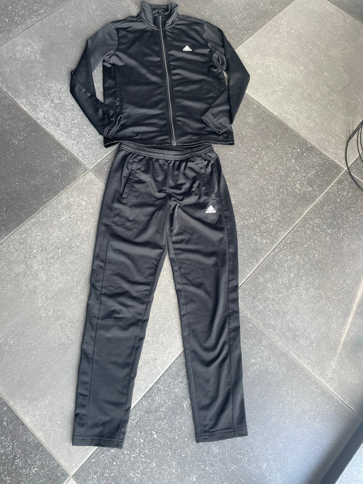 Adidas trainingspak zwart maat 152 (11-12 jaar), Ophalen of Verzenden, Gebruikt, Jongen of Meisje, Setje