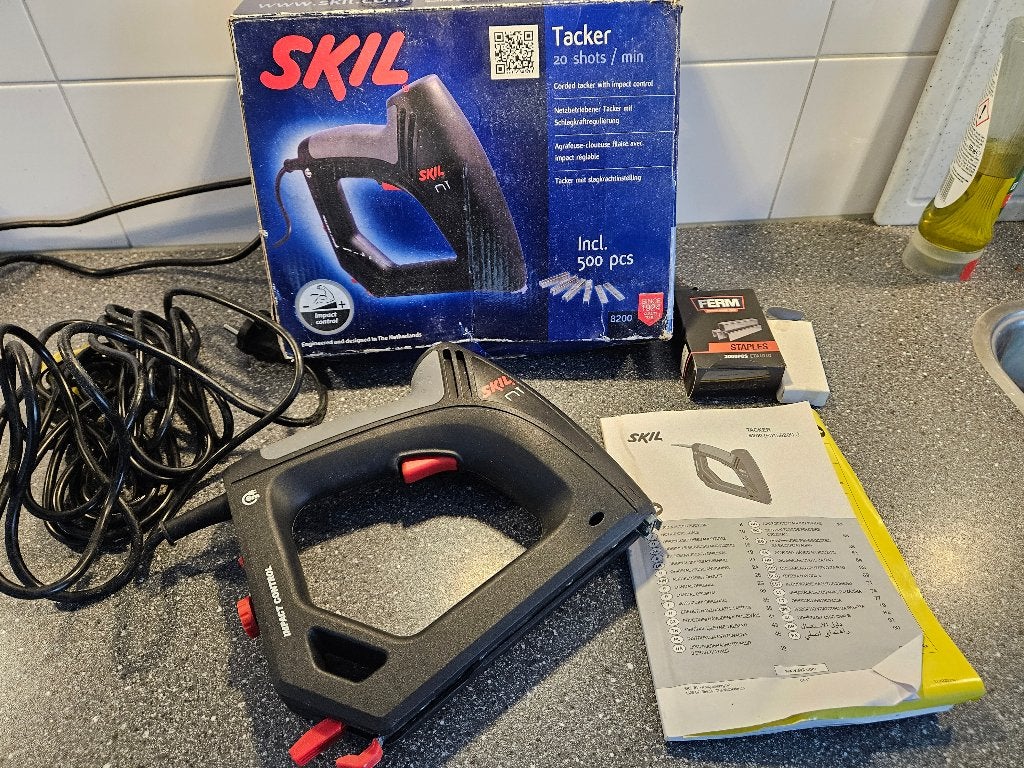 Gebruikte Skil tacker 8200 met nietjes in doos, Ophalen of Verzenden, Gebruikt, Tacker/nietmachine, Overige merken