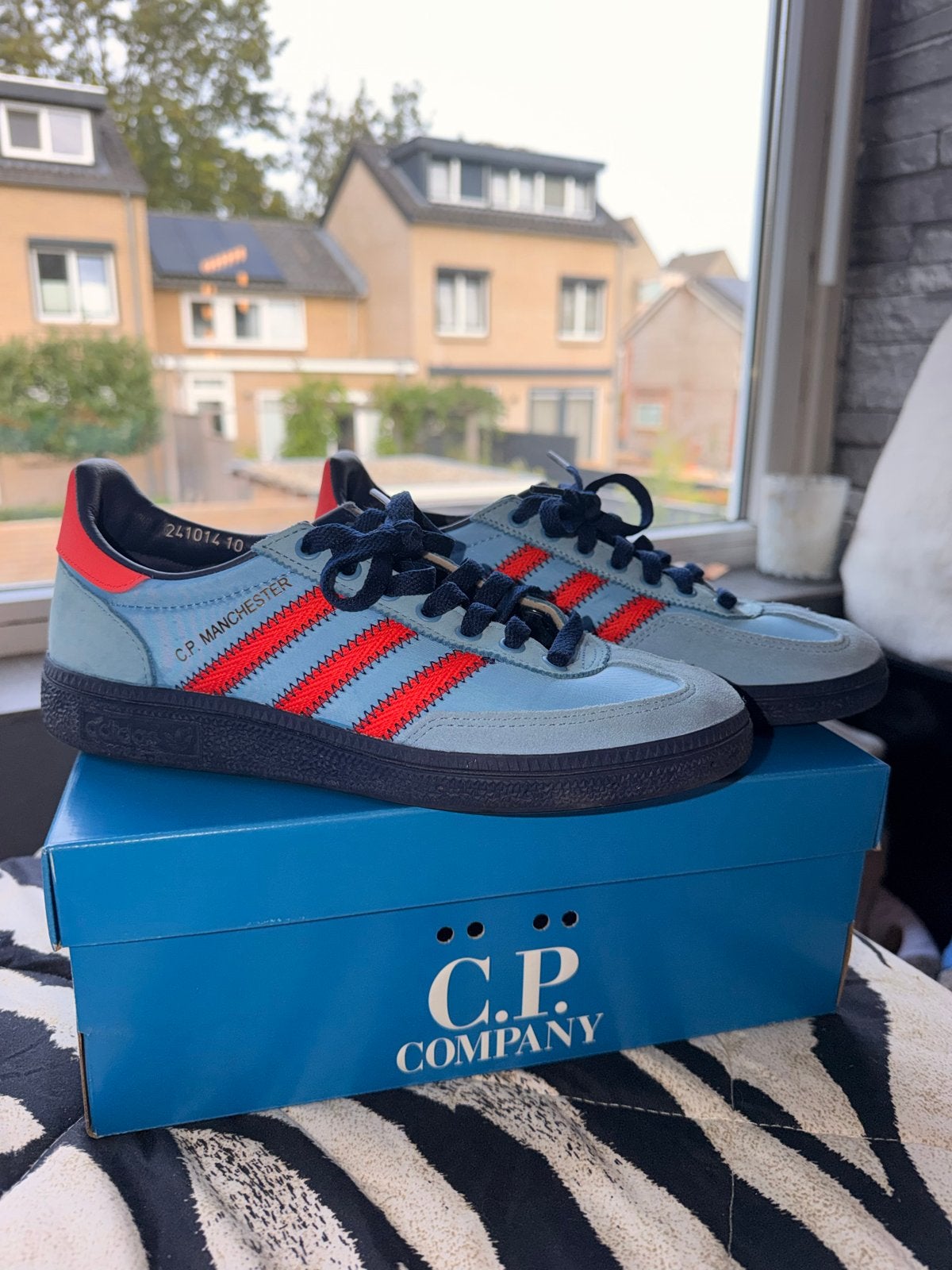 Adidas CP Manchester SPZL - Maat 38 2/3 - Nieuw in doos, Kleding | Heren, Ophalen, Nieuw, Blauw, Sneakers of Gympen