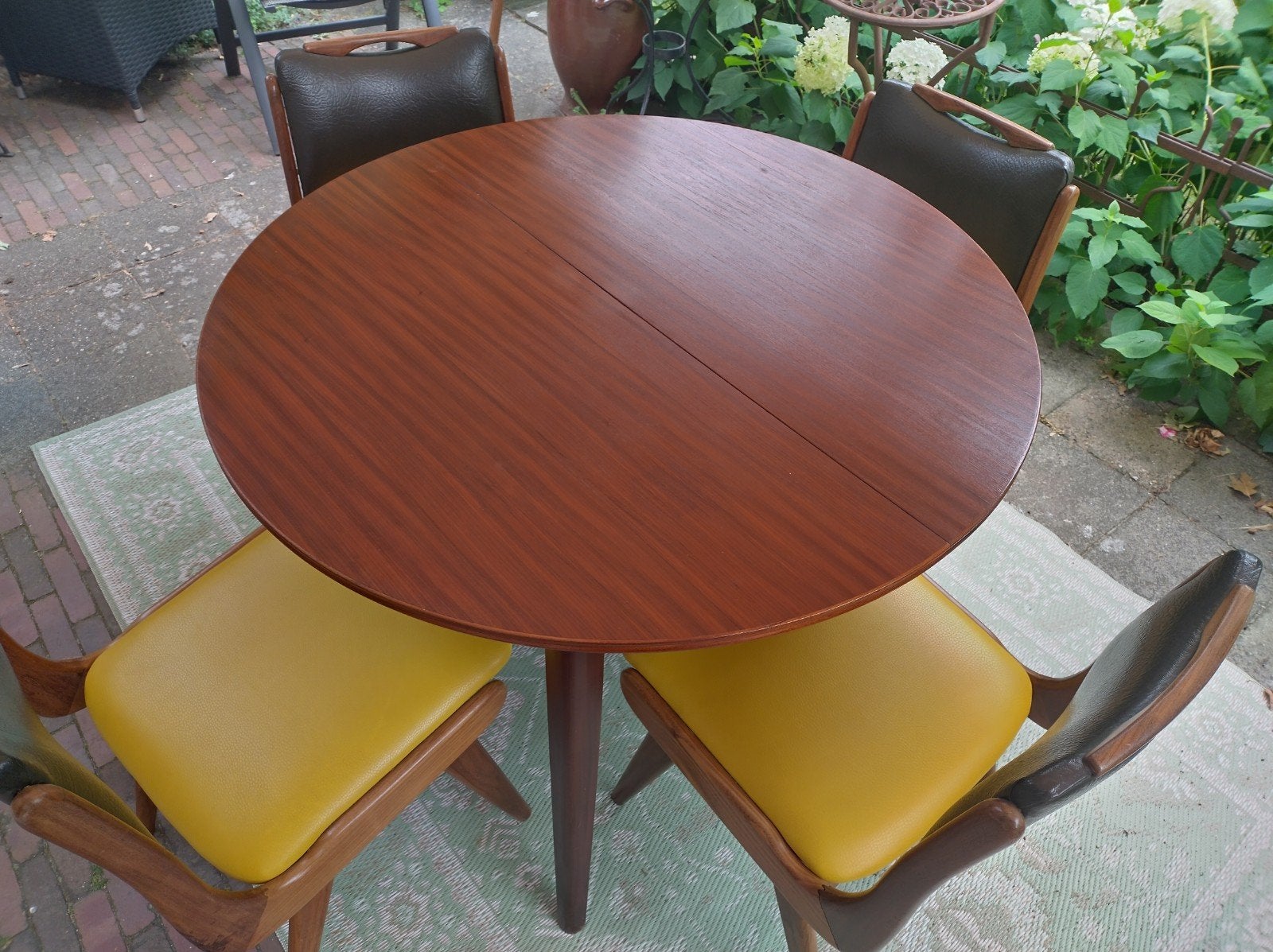 Vintage tafel rond, eettafel, Huis en Inrichting, Ophalen, Gebruikt, 100 tot 150 cm, Rond