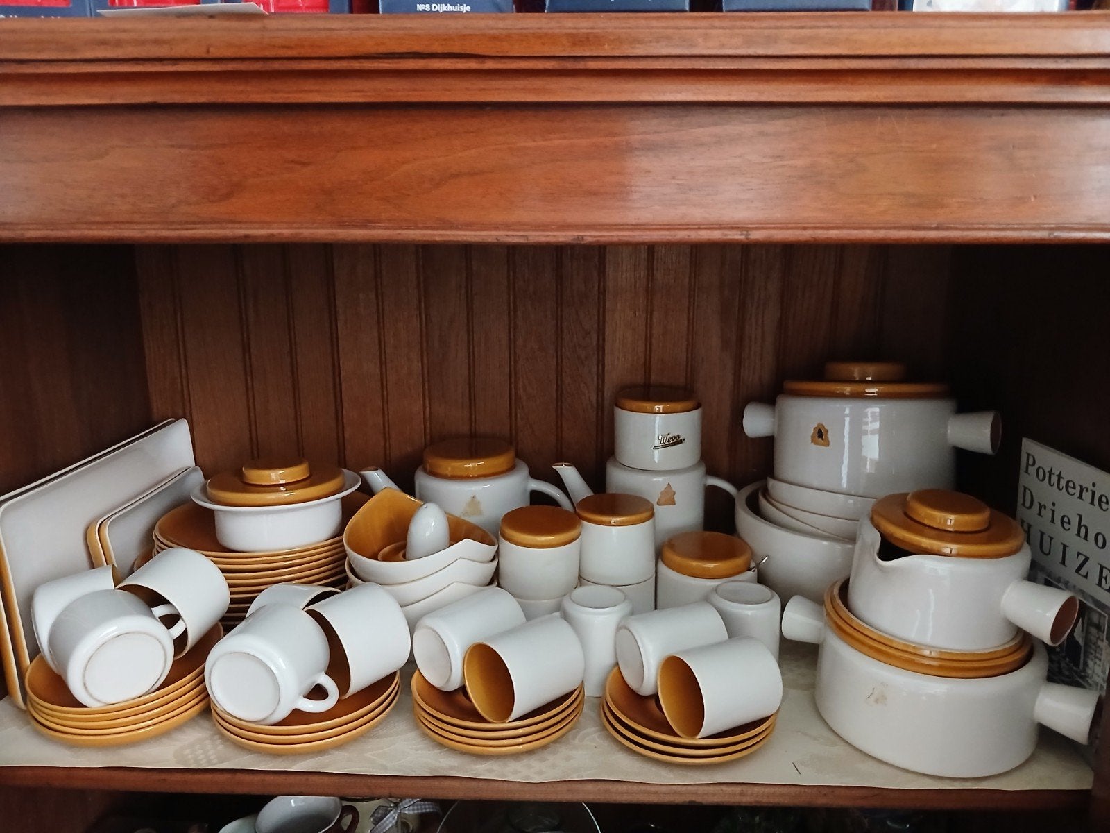 Servies van Potterie de Driehoek, Ophalen