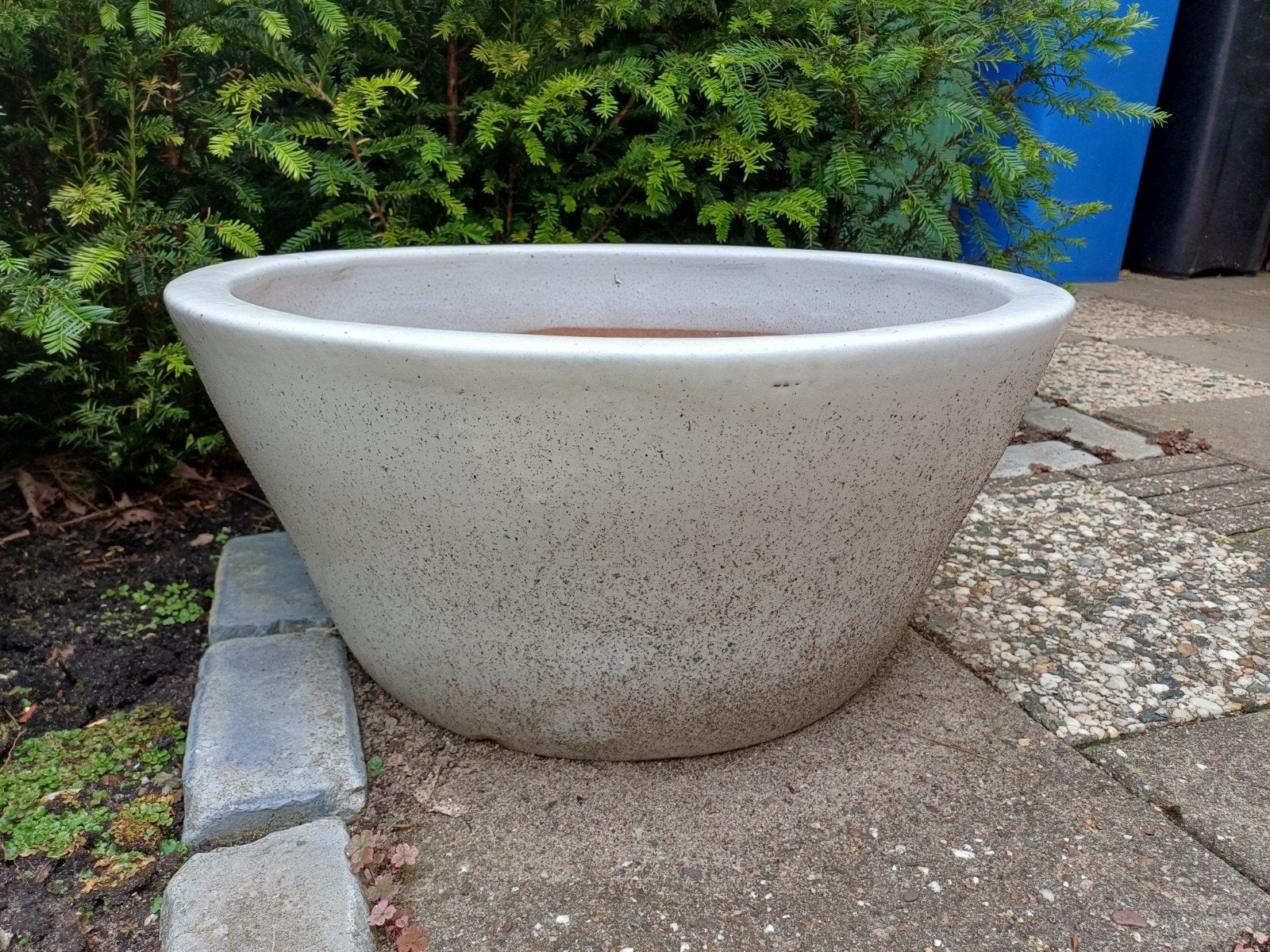 2x Grote witte bloempot van steen/beton, Tuin en Terras, Ophalen, Gebruikt, Minder dan 30 cm, Minder dan 60 cm