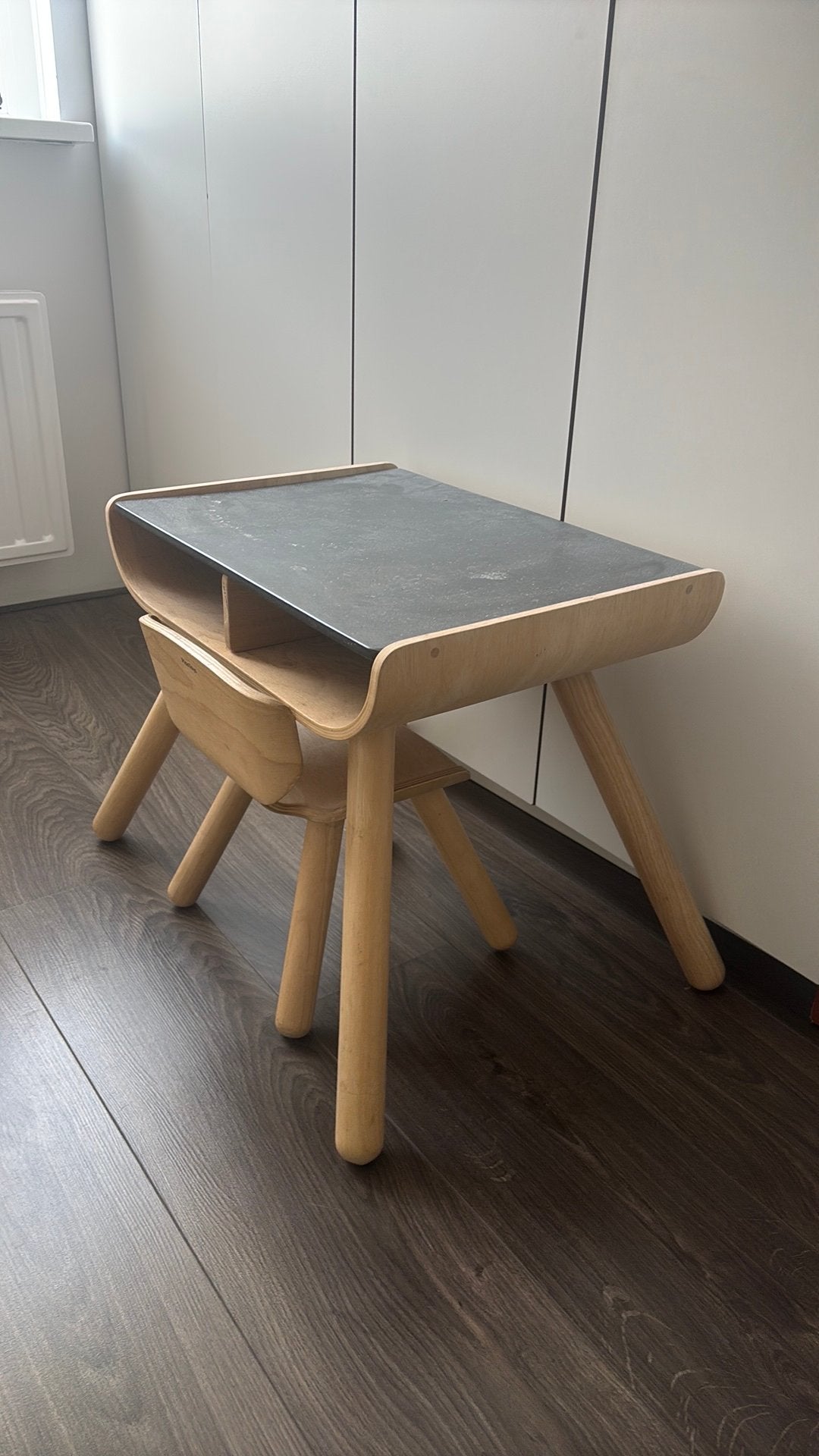 Plantoys houten kinderbureau met stoeltje, Ophalen, Gebruikt, Tafel(s) en Stoel(en)