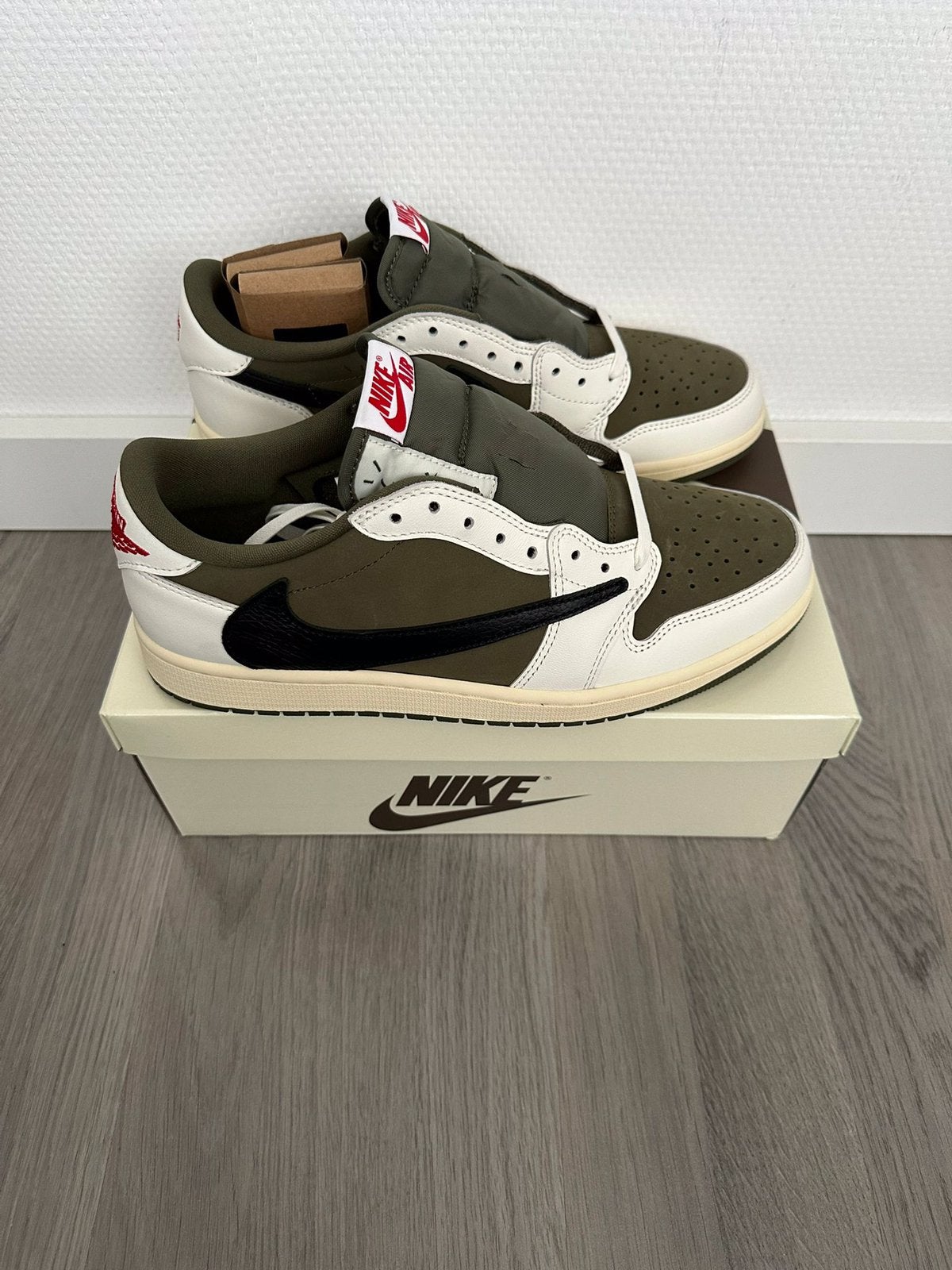 Nike air jordan 1 low travis scott medium olive, Ophalen of Verzenden, Zo goed als nieuw