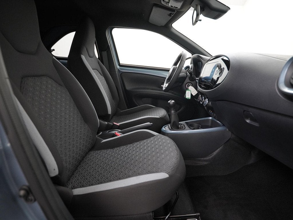 Toyota Aygo X 1.0 VVT-i MT Play Two-Tone | Stoelverwarming |, Auto's, Toyota, 12 maanden, Stof, Gebruikt, Euro 6