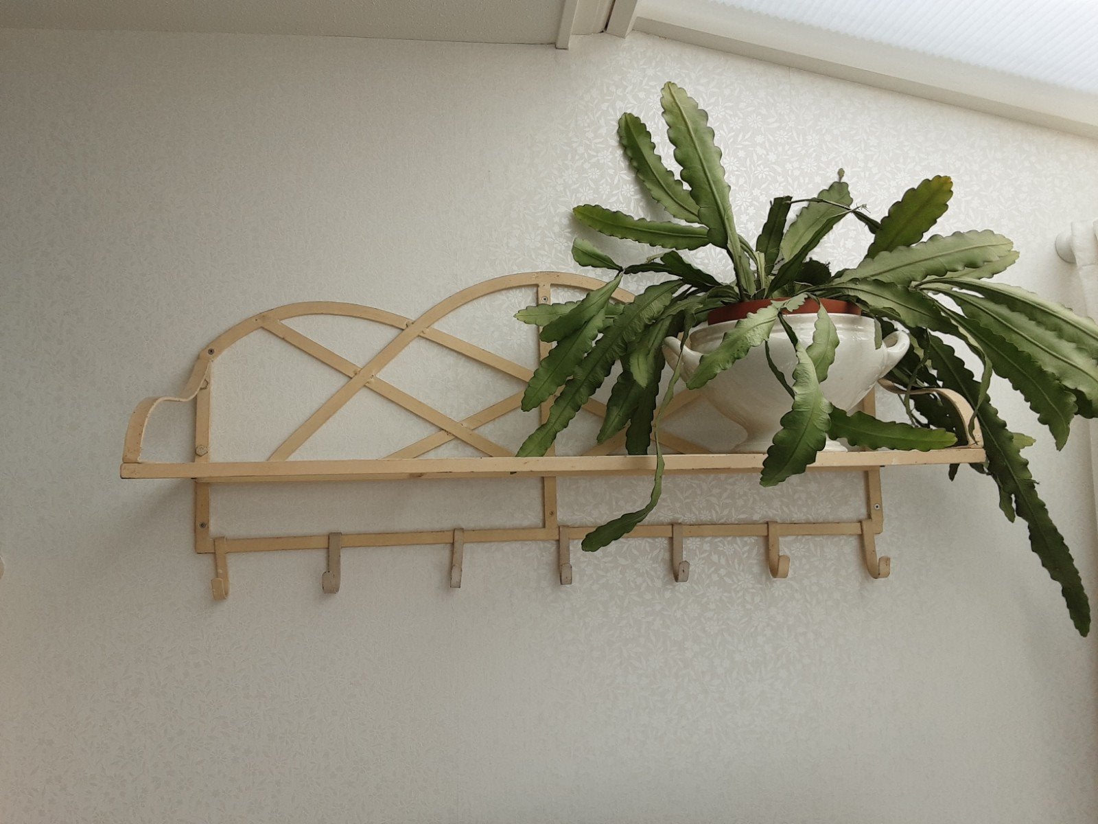 Brocante ijzeren wandrek met haken 1 meter breed en 40 hoog, Ophalen, Gebruikt