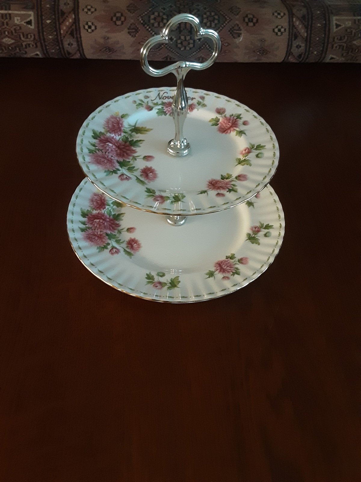 Royal Albert 2 laags etagere Flower of the Month November, Ophalen of Verzenden
