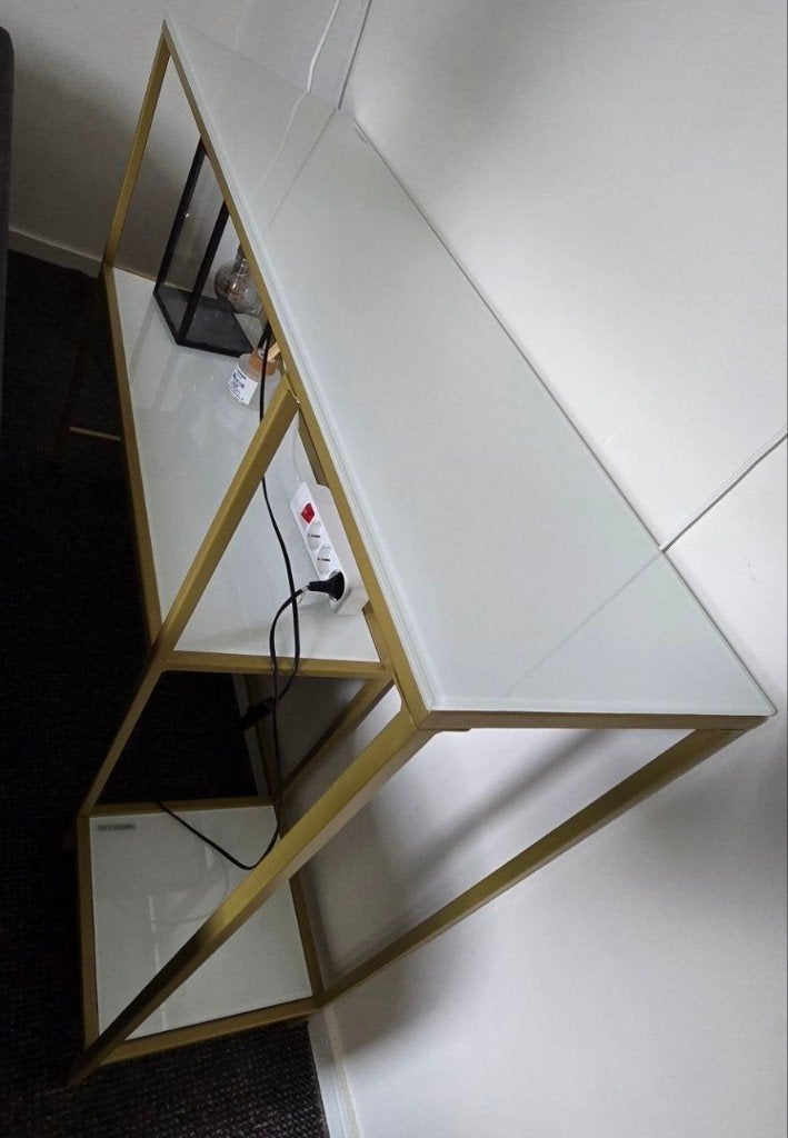 Nachtkastjes (een tv-meubel), Huis en Inrichting, Slaapkamer | Nachtkastjes, Ophalen, Minder dan 45 cm, Metaal of Aluminium, Zo goed als nieuw