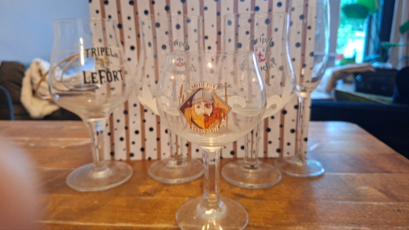 Diverse glazen: bier, champagne, vaas (incl. 2 Karmeliet), Ophalen