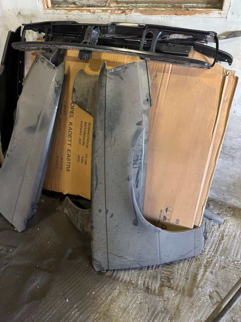 Spatborden links en rechts voor Opel Kadett E, Ophalen, Gebruikt, Opel, Links