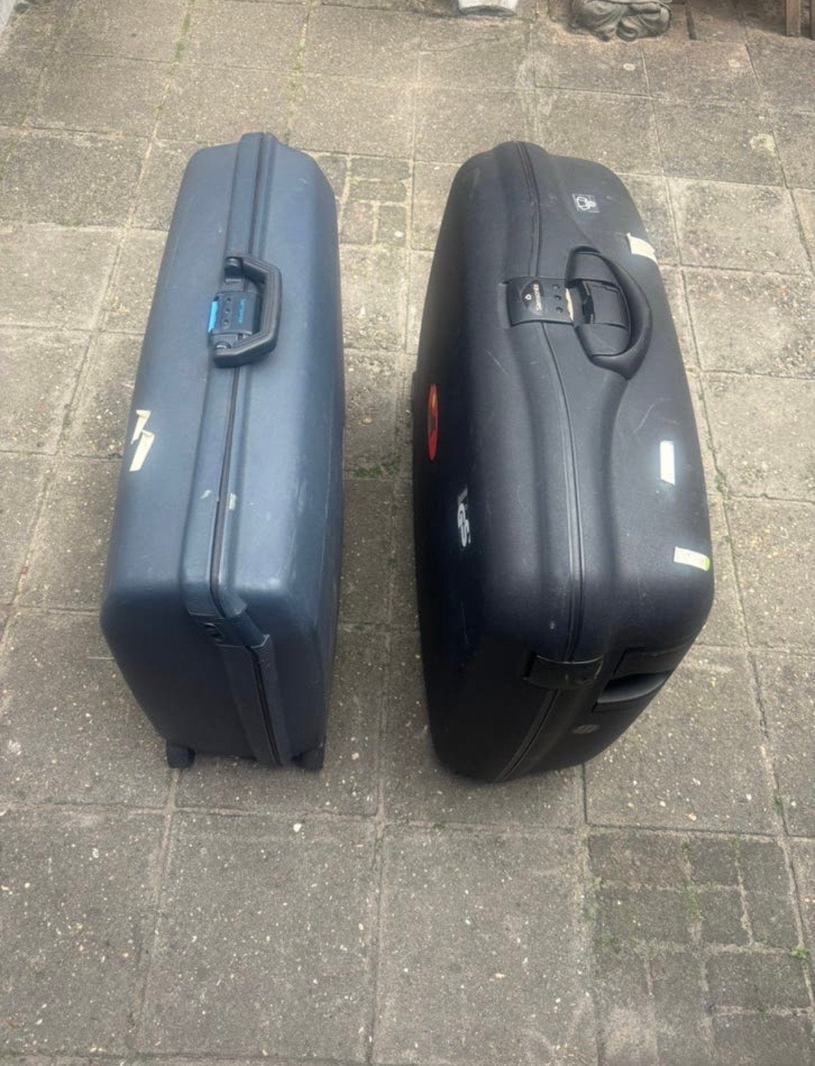 Twee stevige koffers, Wieltjes, Gebruikt, Hard kunststof, 45 tot 55 cm