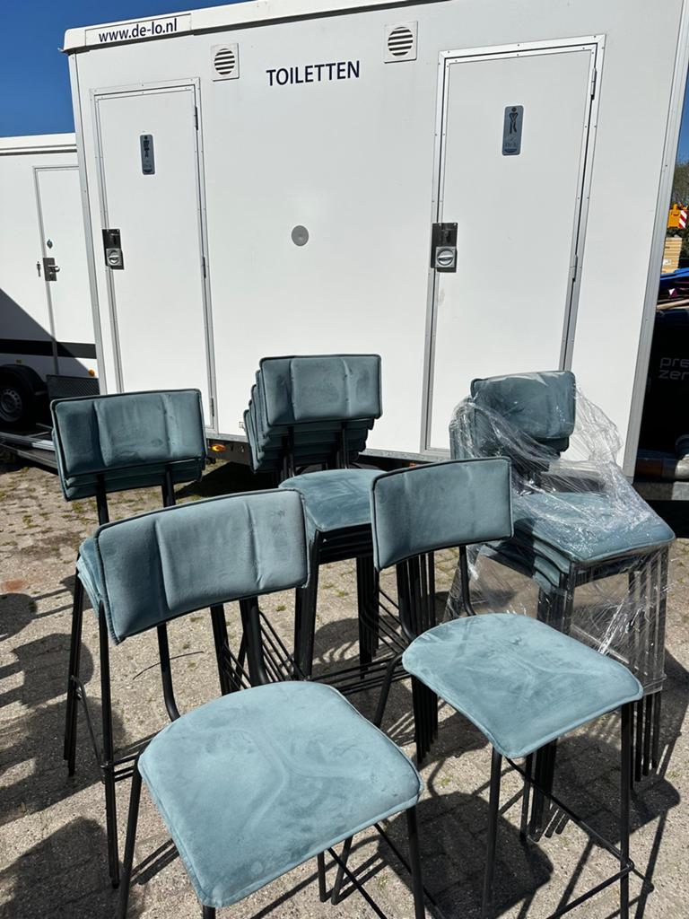 Velvet stoelen stapelbaar evenementen, Ophalen, Zo goed als nieuw, Blauw, Vijf, Zes of meer stoelen