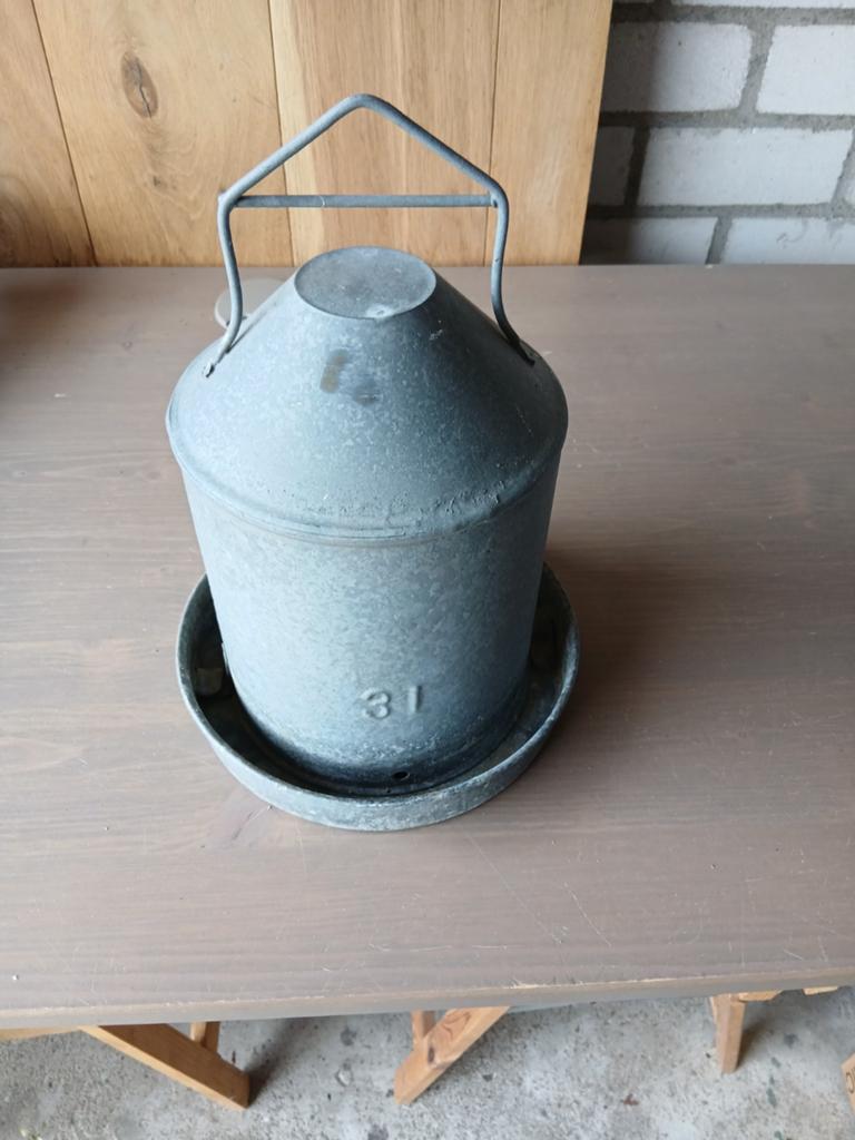 Waterbak kippen zink, Ophalen