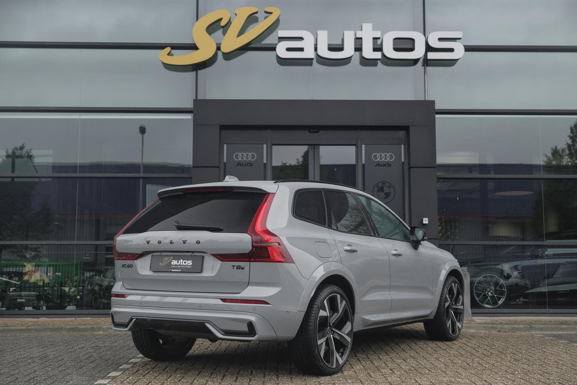 Volvo XC60 2.0 T8 455pk Plus Black edition Panoramadak *BTW*, Automaat, Gebruikt, Euro 6, 4 cilinders