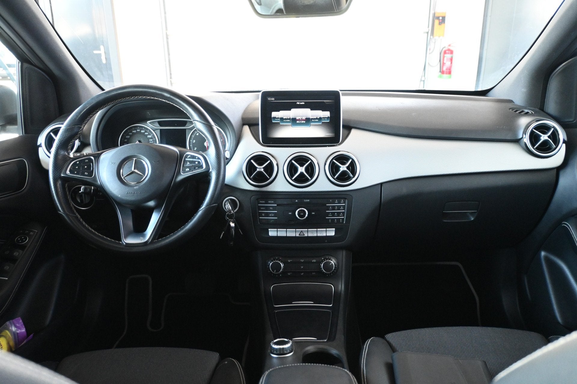 Mercedes-Benz B-Klasse 180 Ambition Automaat Cruise Airco Na, 1325 kg, Gebruikt, Euro 6, 4 cilinders