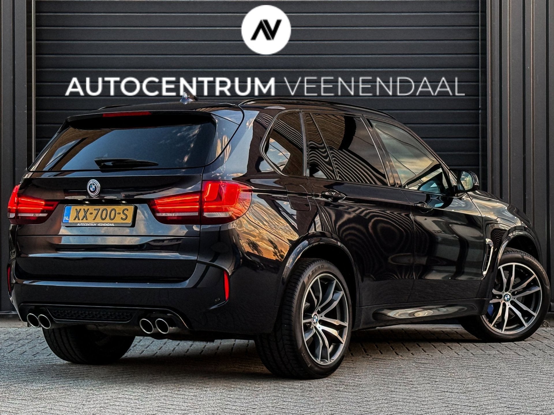 BMW X5 M 4.4 V8 575 PK PANO/B&O/TREKHAAK/SOFTCLOSE/HUD/M-ZET, Auto's, Automaat, Gebruikt, 4395 cc, Zwart
