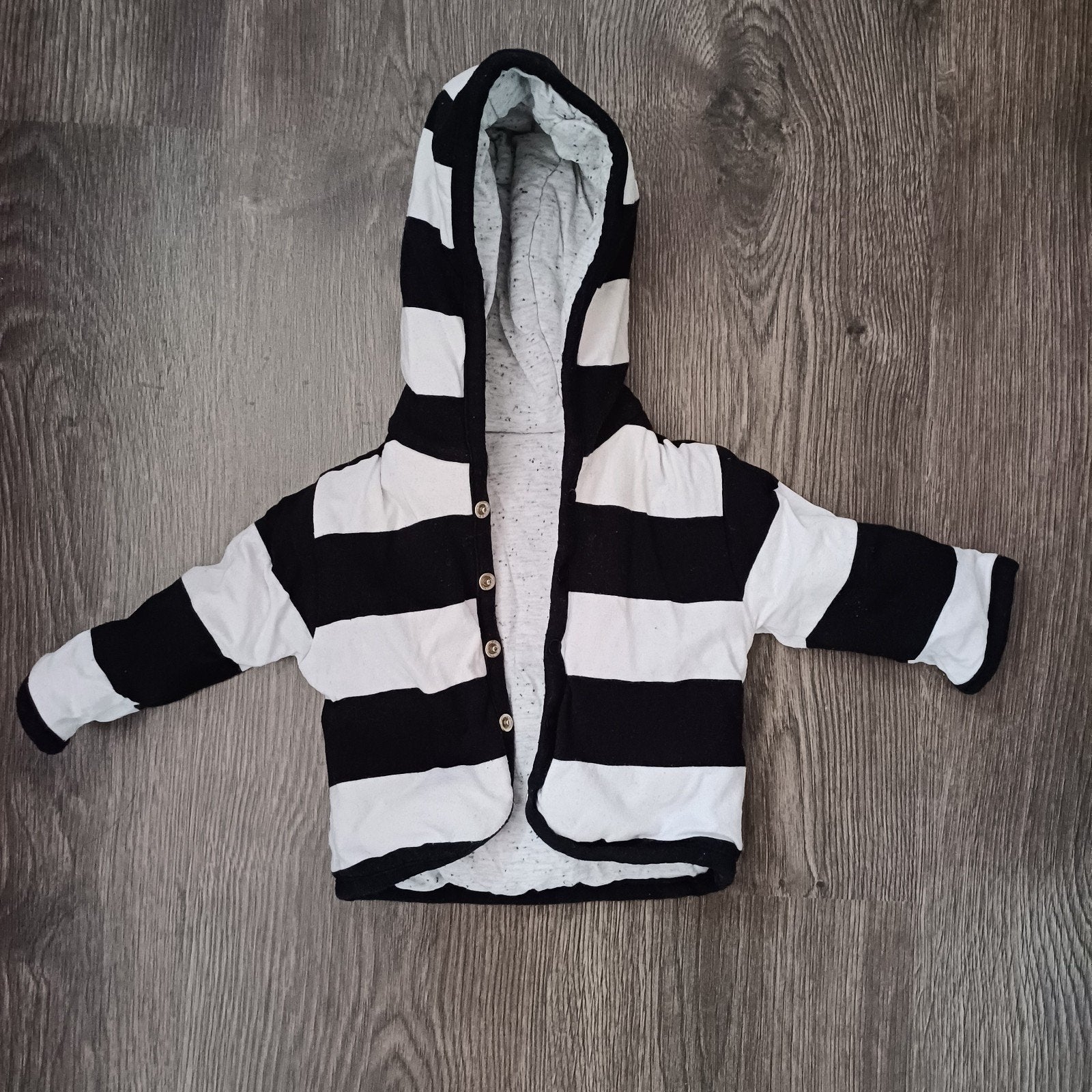 Schattig zwart-wit gestreept jasje - Maat 56, Kinderen en Baby's, Babykleding | Maat 56, Jongetje of Meisje, Ophalen of Verzenden