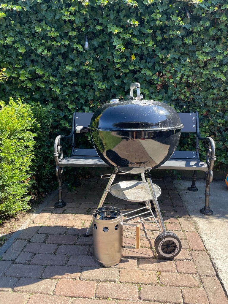 Weber BBQ 57 cm ( houtskool), Tuin en Terras, Houtskoolbarbecues, Ophalen of Verzenden, Zo goed als nieuw, Weber