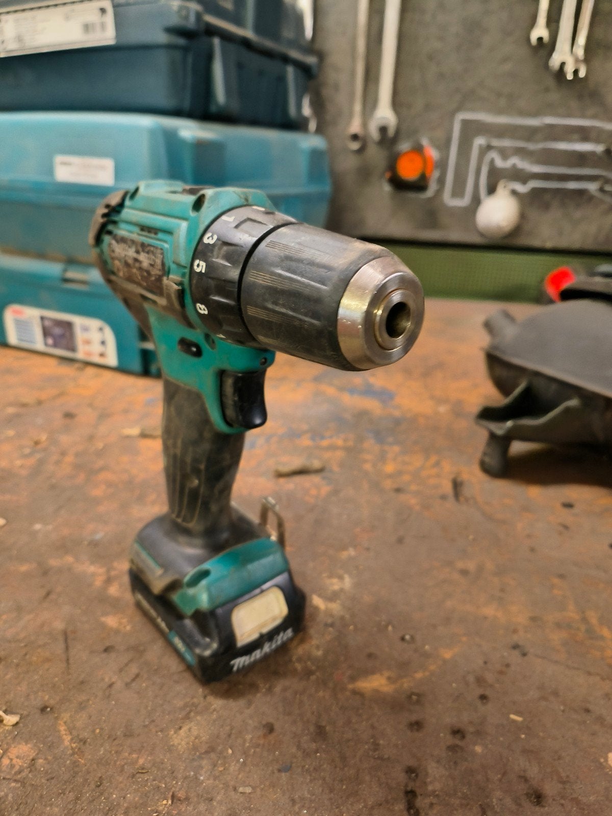 Makita accutol DE333D, Ophalen of Verzenden, Gebruikt, 400 tot 600 watt, Boor- en Schroefmachine