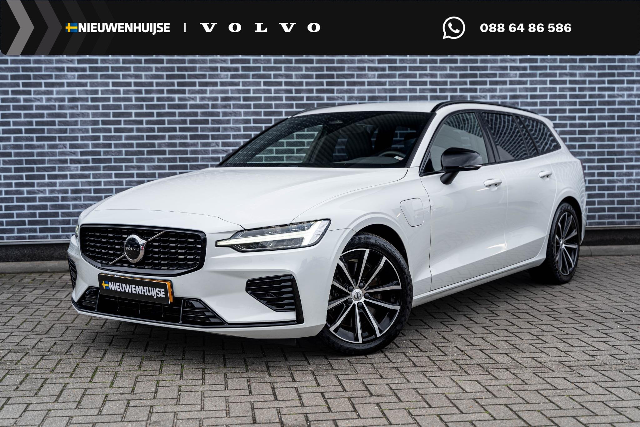 Volvo V60 2.0 T6 Plug-in Hybrid AWD Plus Dark | Long Range |, Auto's, Volvo, Stof, Gebruikt, Euro 6, 4 cilinders