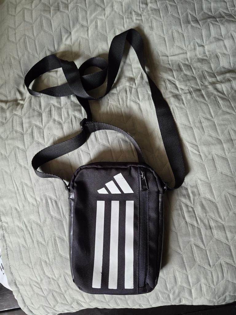 Adidas schoudertasje zwart met wit logo, Ophalen of Verzenden, Gebruikt, Zwart, Overige merken