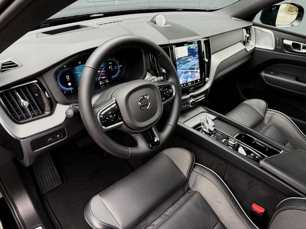 Volvo XC60 2.0 T8 hybrid AWD Ultimate Black Edition B&W Tr.h, Auto's, Volvo, Automaat, Gebruikt, Euro 6, 4 cilinders