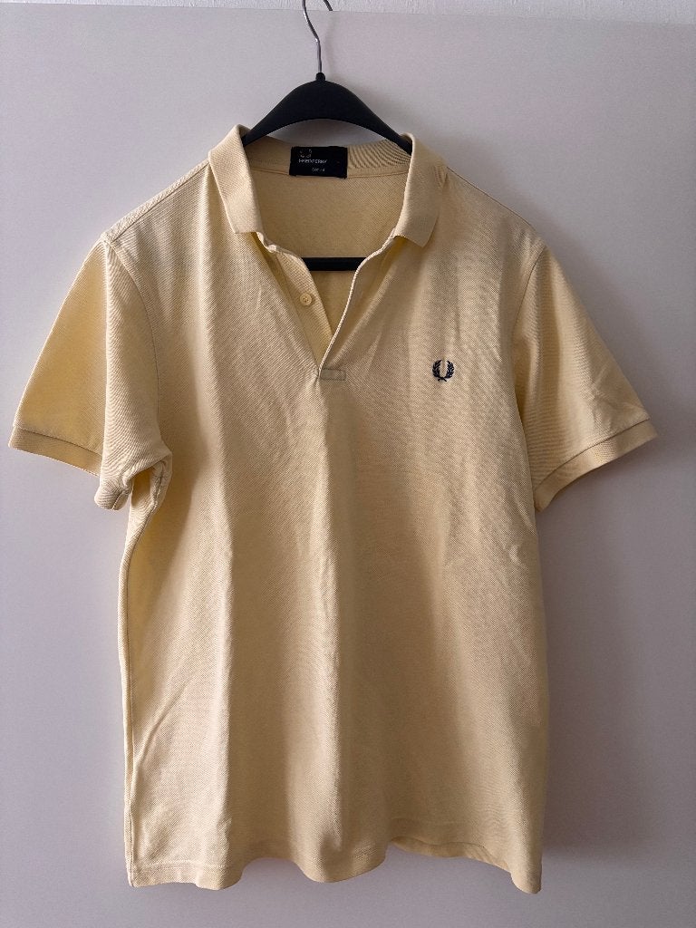 Fred Perry poloshirt geel, L, slim fit., Maat 52/54 (L), Geel, Ophalen of Verzenden, Zo goed als nieuw