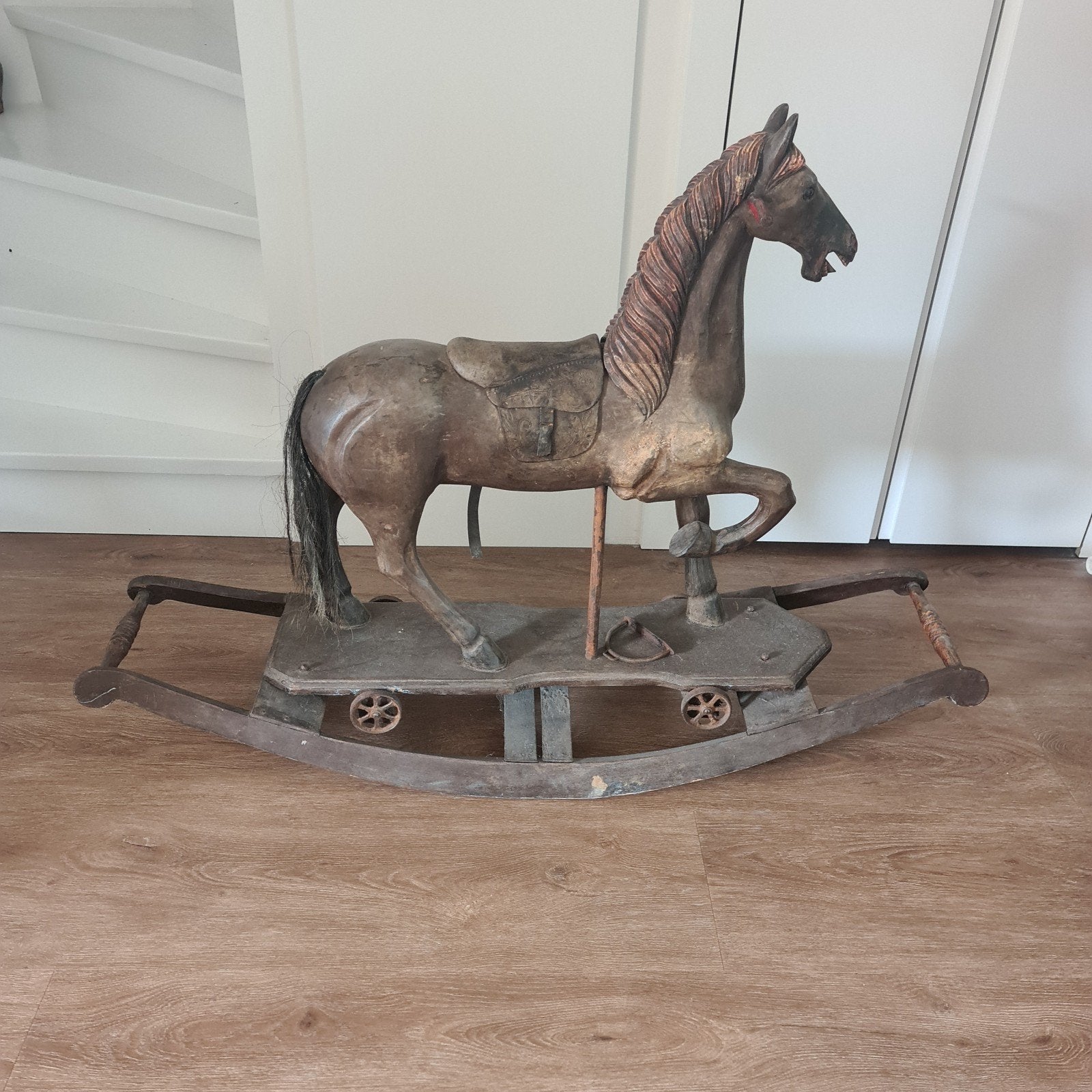 Antieke houten hobbelpaard, Ophalen, Gebruikt