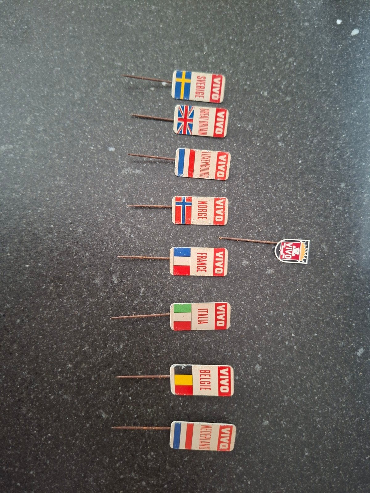 Speldjes Vivo landen, Ophalen of Verzenden, Gebruikt, Stad of Land, Speldje of Pin