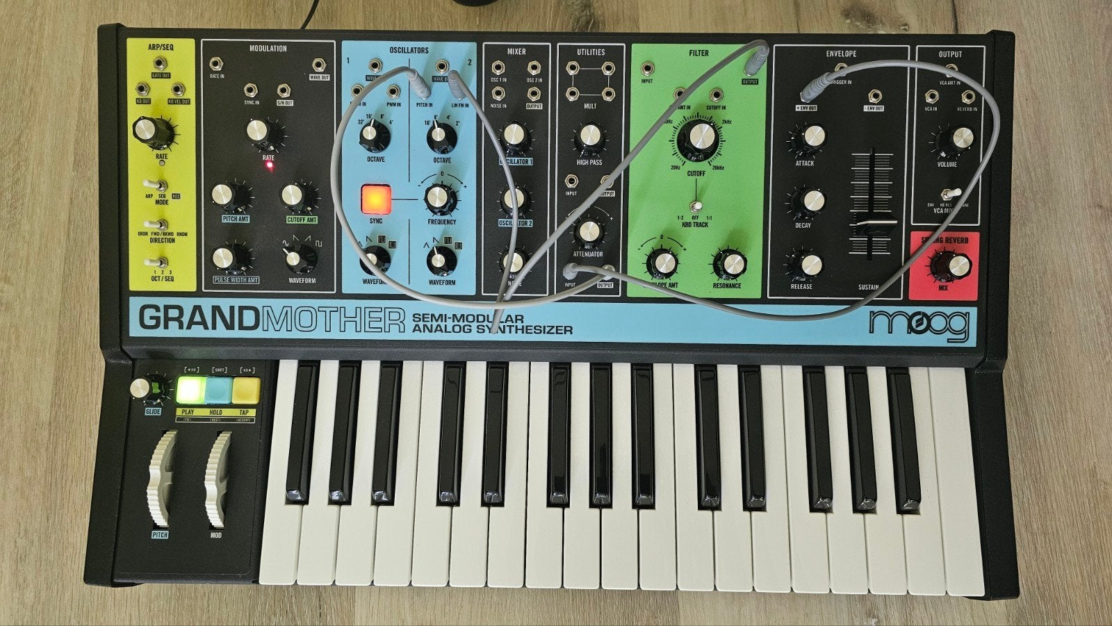 Moog Grandmother Semi-Modulaire Analoge Synthesizer, Muziek en Instrumenten, Overige aantallen, Zo goed als nieuw, Met midi-aansluiting