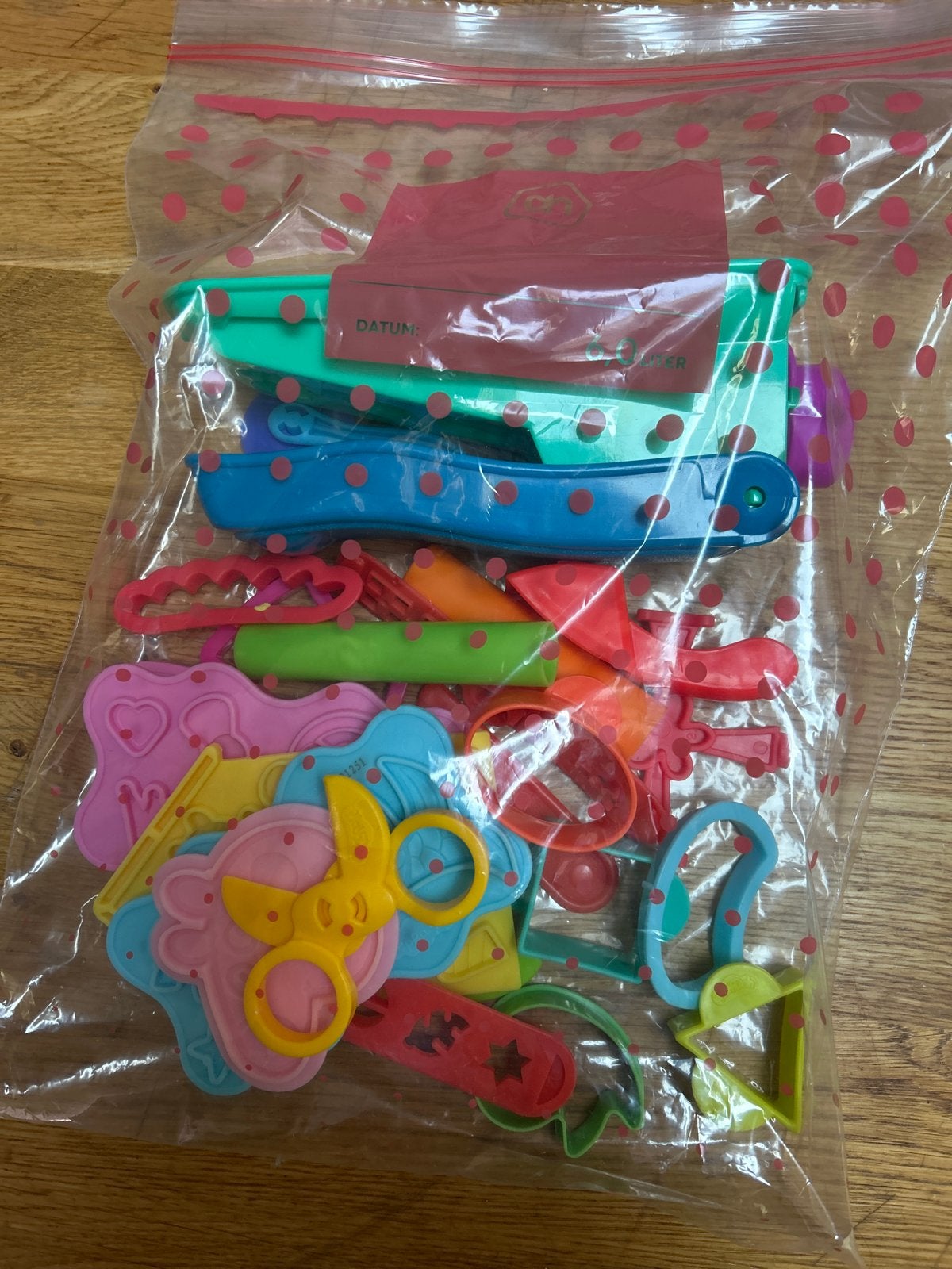 Klei speelset met diverse vormpjes en gereedschap, Kinderen en Baby's, Ophalen of Verzenden, Gebruikt, Knutselen