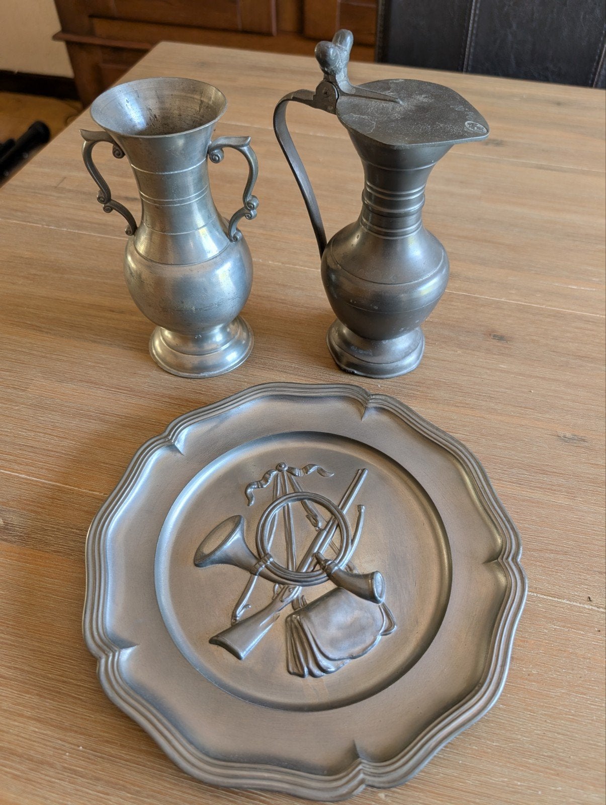 Set van 3 tinnen voorwerpen: 2 kannen en 1 bord, Antiek en Kunst, Ophalen of Verzenden