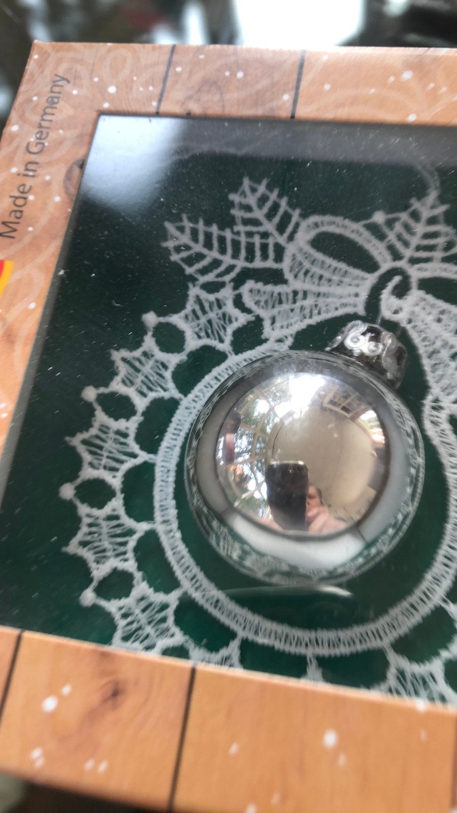 mooie zilveren exclusieve kerstbal  met kantenrand eromheen, Diversen, Ophalen of Verzenden, Nieuw