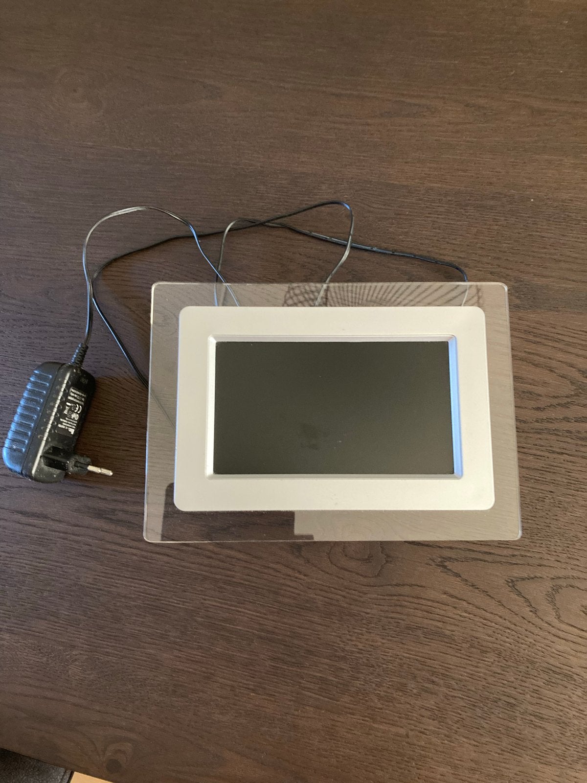 Digitale fotolijst met adapter, Audio, Tv en Foto, Fotografie | Digitale fotolijsten, Ophalen, Gebruikt, Overige merken, Kleiner dan 8 inch