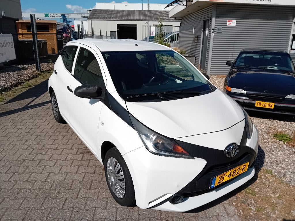 Toyota Aygo 1.0 12V Vvt-i 5 DEURS 2014 APK 20-06-2027!, Voorwielaandrijving, Euro 5, Stof, Zwart