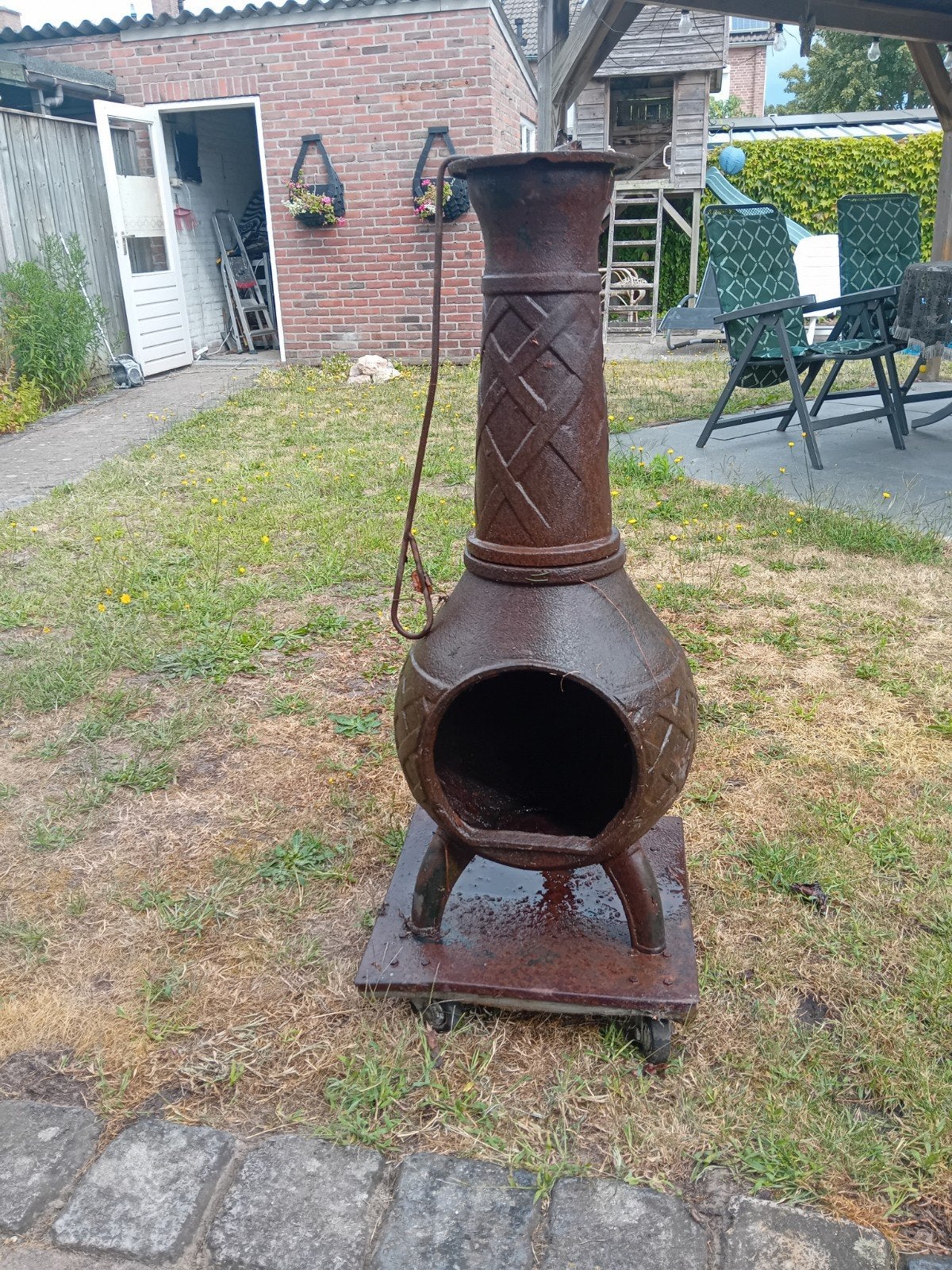 Rustieke gietijzeren vuurkorf op wielen, Ophalen, Gebruikt, Vuurkorf