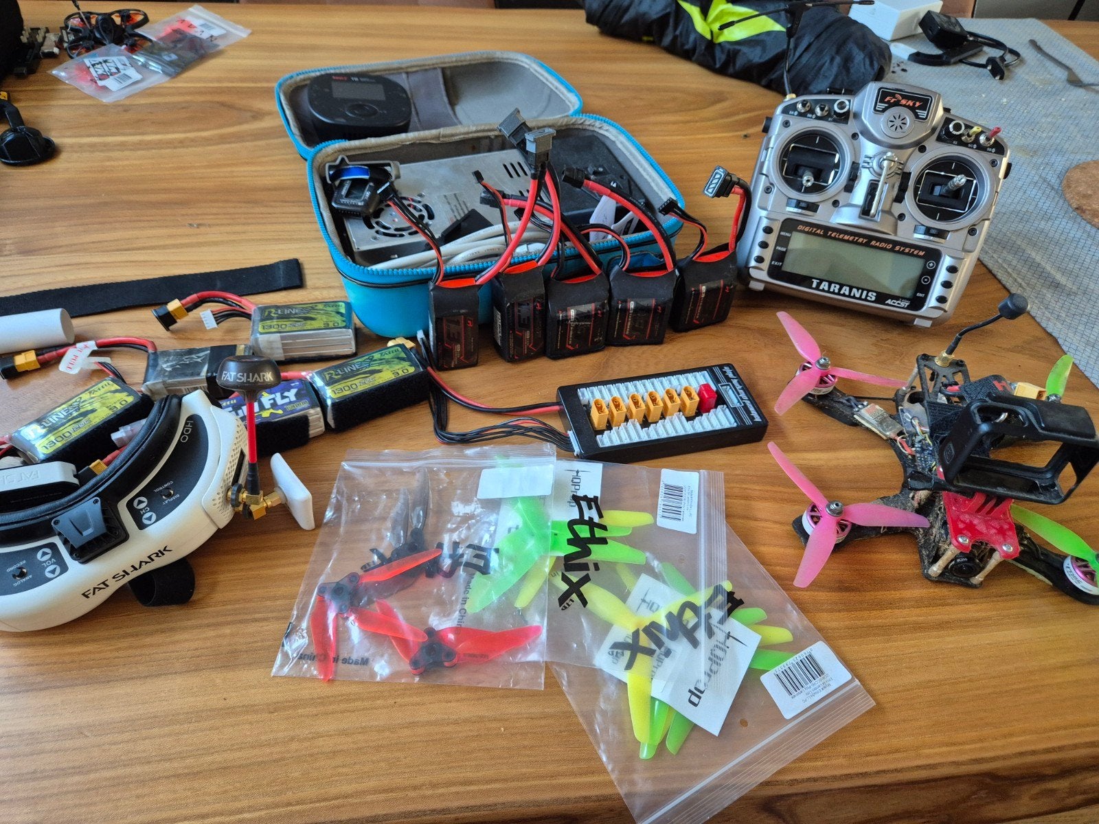 FPV Drone Set: Quadcopter, Controller, Goggles & Accessoires, Elektro, RTF (Ready to Fly), Gebruikt, Quadcopter of Multicopter