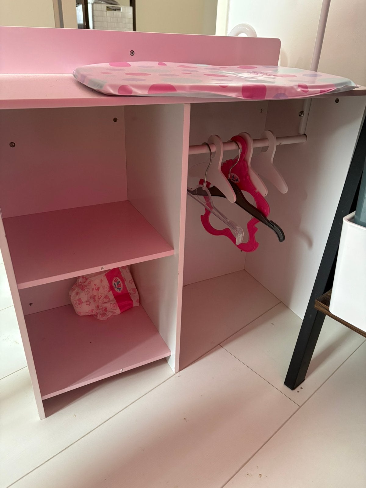 Houten poppencommode, Kinderen en Baby's, Speelgoed | Poppen, Ophalen, Zo goed als nieuw, Babypop