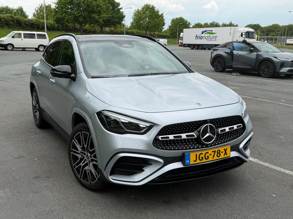 Mercedes-Benz GLA 250 e 218pk 8G-DCT 2025 Grijs, Auto's, Mercedes-Benz, Particulier, GLA, 360° camera, ABS, Achteruitrijcamera