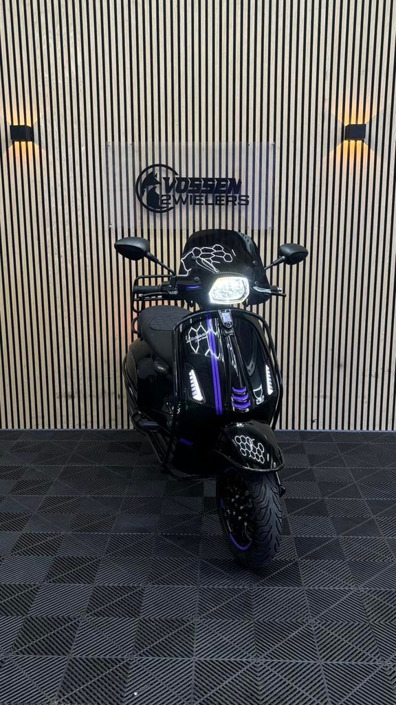 Vespa Sprint | Black & Purple | Full option | Euro 4, Fietsen en Brommers, Scooters | Vespa, Maximaal 45 km/u, Vespa S, Ophalen of Verzenden