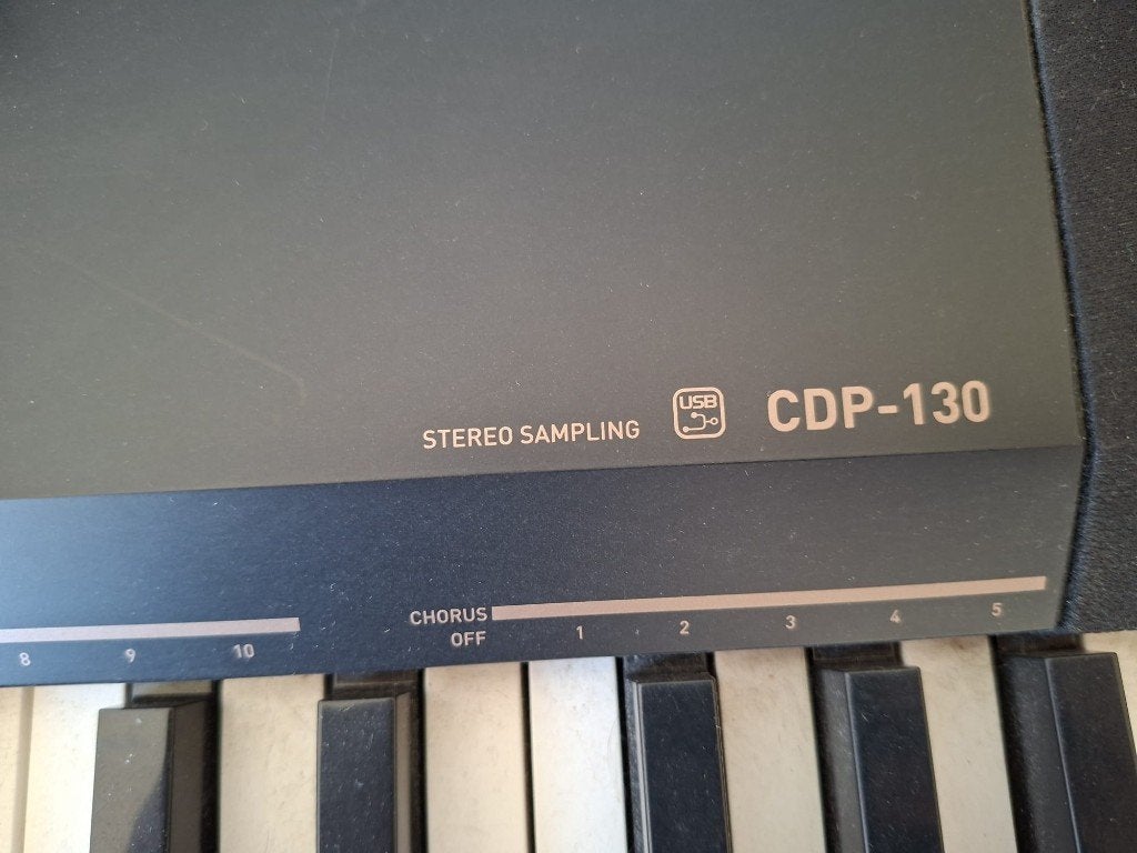 Casio CDP-130 digitale piano met standaard, pedaal en kruk, Ophalen, Zwart, Digitaal, Zo goed als nieuw