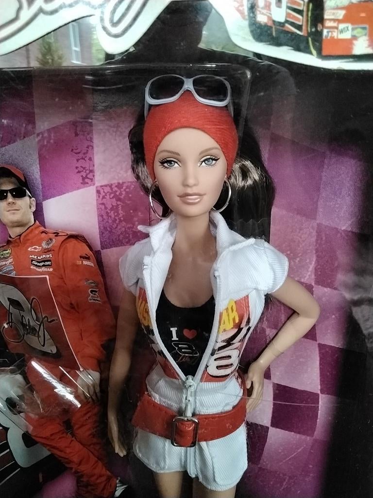Barbie NASCAR Dale Earnhardt Jr. Collector's Edition, Ophalen of Verzenden, Nieuw, Barbie