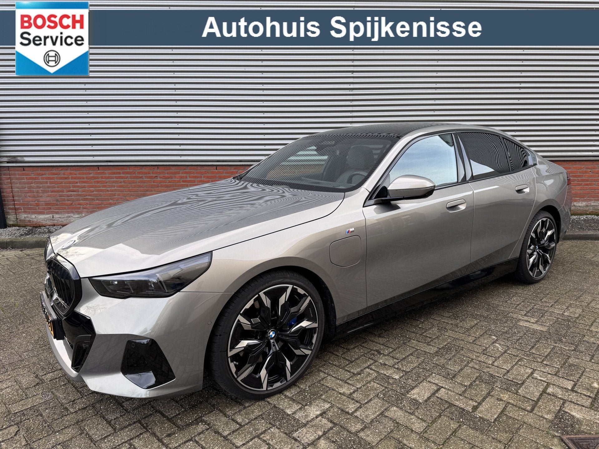 BMW 5 Serie 550e xDrive | M Sportpakket Pro | 21inch | HUD |, Automaat, Gebruikt, Euro 6, 2000 kg