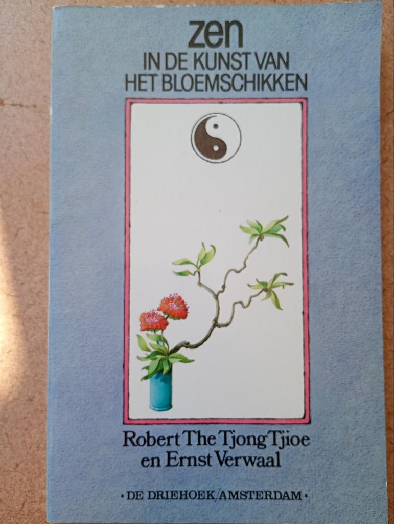 Ikebana, Japans bloemschikken - Robert The Tj, Boeken, Ophalen of Verzenden, Gelezen, Overige onderwerpen, Robert The Tjong Tjoe en Ernst Verwaal