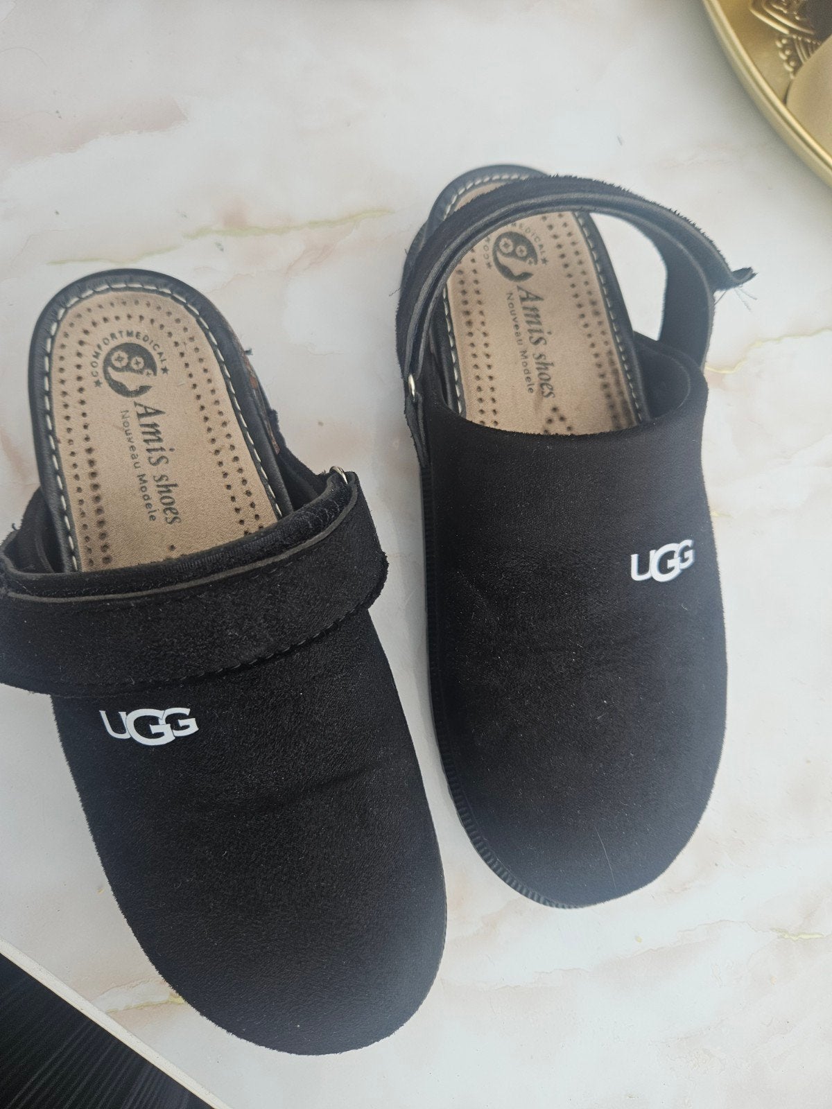 Zwarte UGG-achtige instappers -, Kleding | Dames, Ophalen of Verzenden, Zo goed als nieuw, Zwart, Instappers
