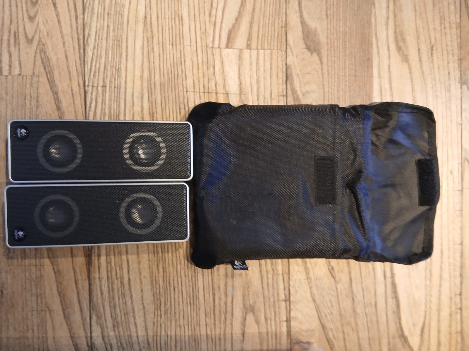 Logitech draadloze speakers, Gebruikt, Inclusief kabels, Logitech, Ophalen of Verzenden