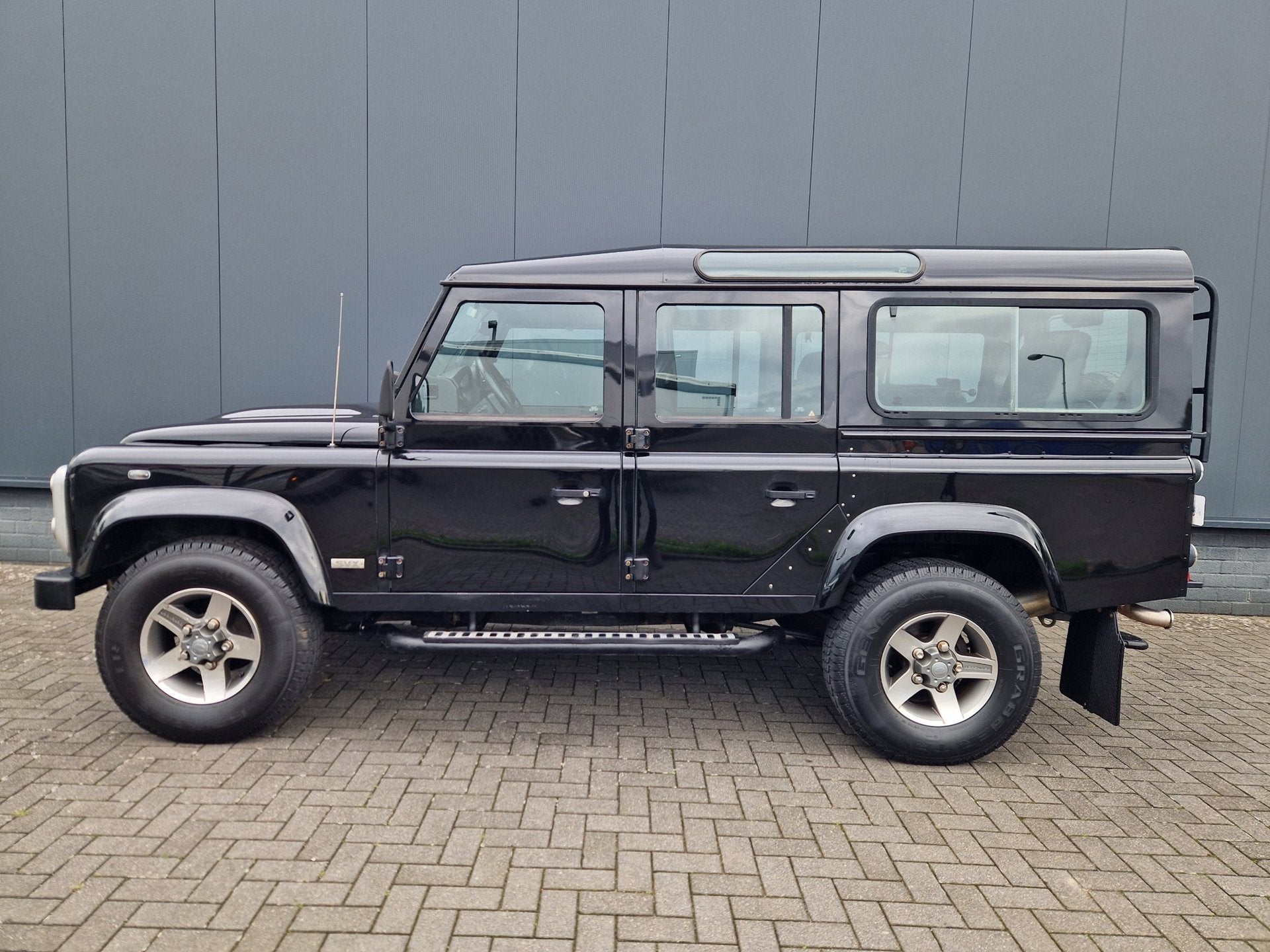 Land Rover Defender 2.4 TD 110 7Persoons SVX 60 Anniversery, Auto's, 1940 kg, Gebruikt, Zwart, 4 cilinders