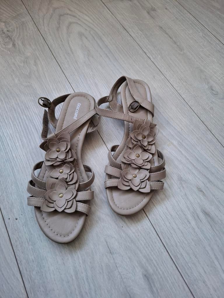 Sandaaltjes met bloemen, Kleding | Dames, Schoenen, Ophalen of Verzenden, Zo goed als nieuw, Sandalen of Muiltjes